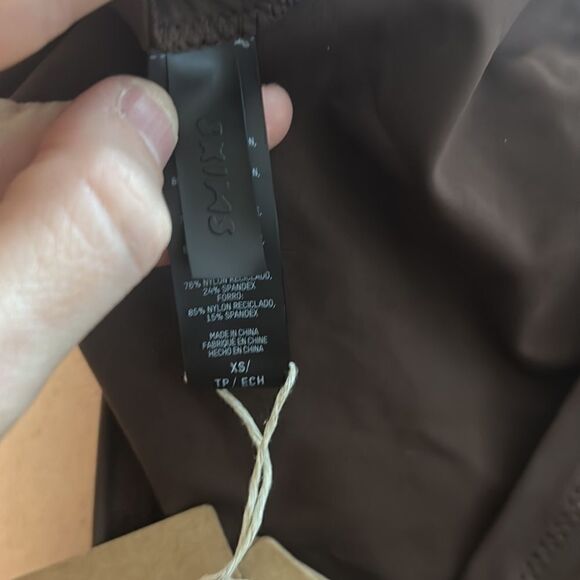 NWT SKIMS SIGNATURE SWIM RUCHED MINI SKIRT COCOA XS - Picture 4 of 6